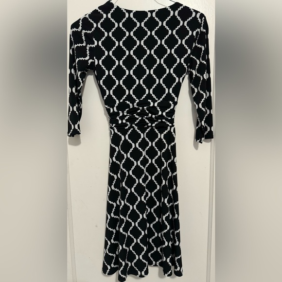 White house Black market jersey dress. - Picture 3 of 8